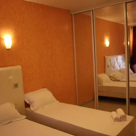 Arcotel 4 Minutes Du Palais Des Festivals - New Management New Team - Old Revievv فندق كان